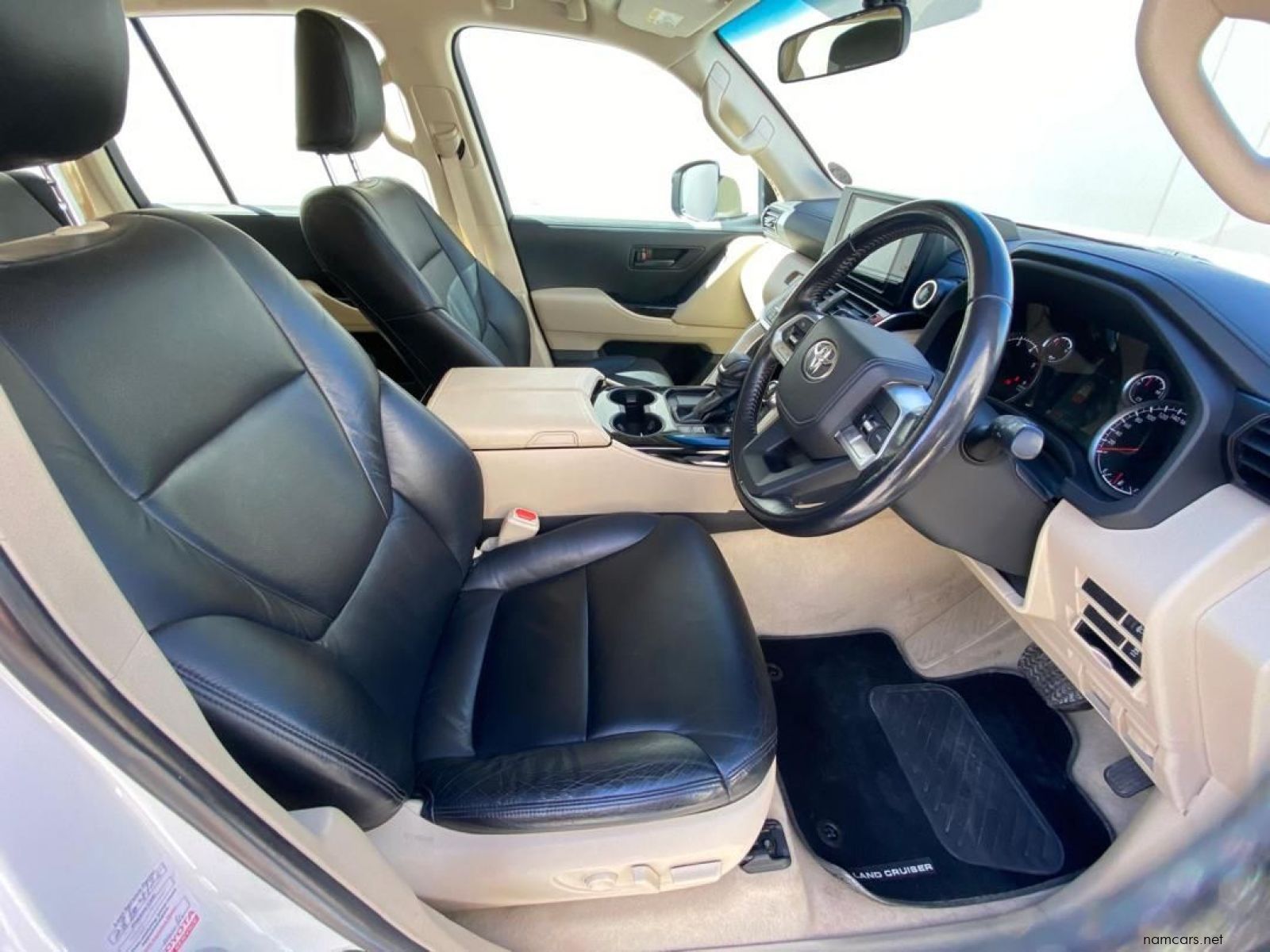 2022 Toyota Land Cruiser 300 3.3D V6 GX-R photo