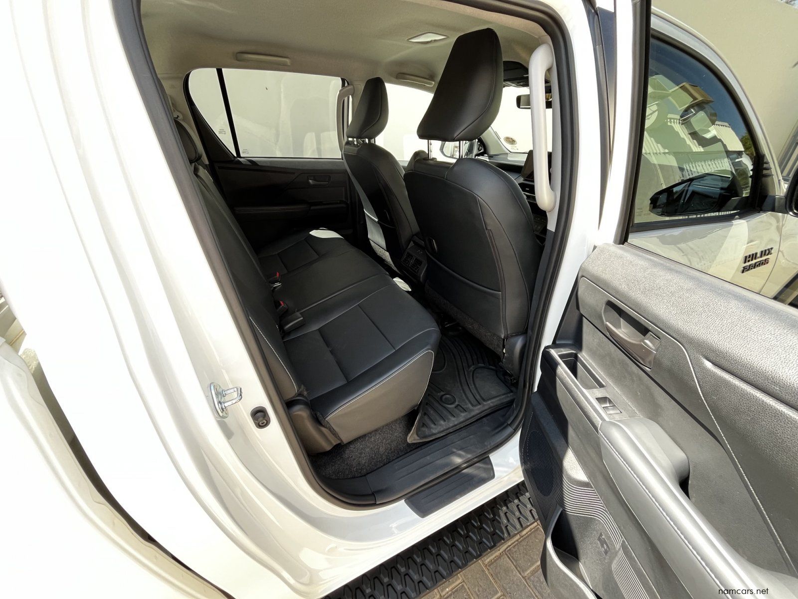2026 Toyota HILUX DC LEGEND AT RB photo