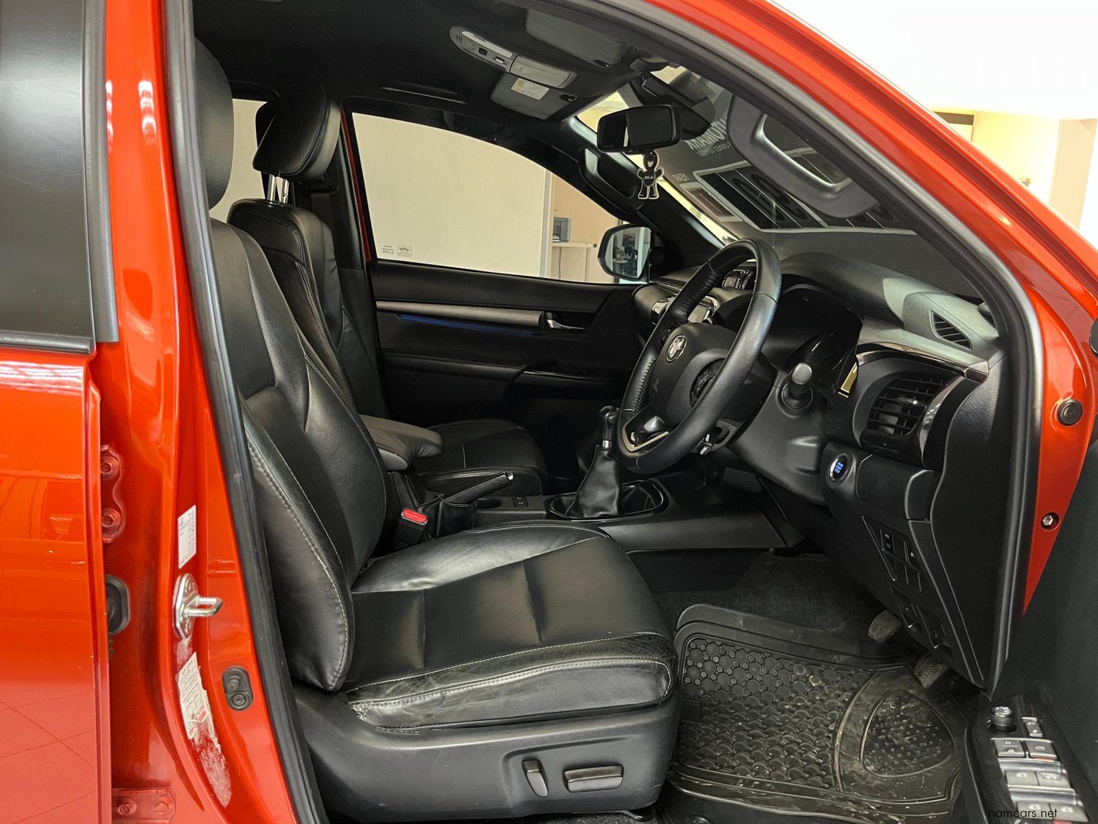 2021 Toyota Hilux Double Cab 2.8 4X4 LGD RS MT photo