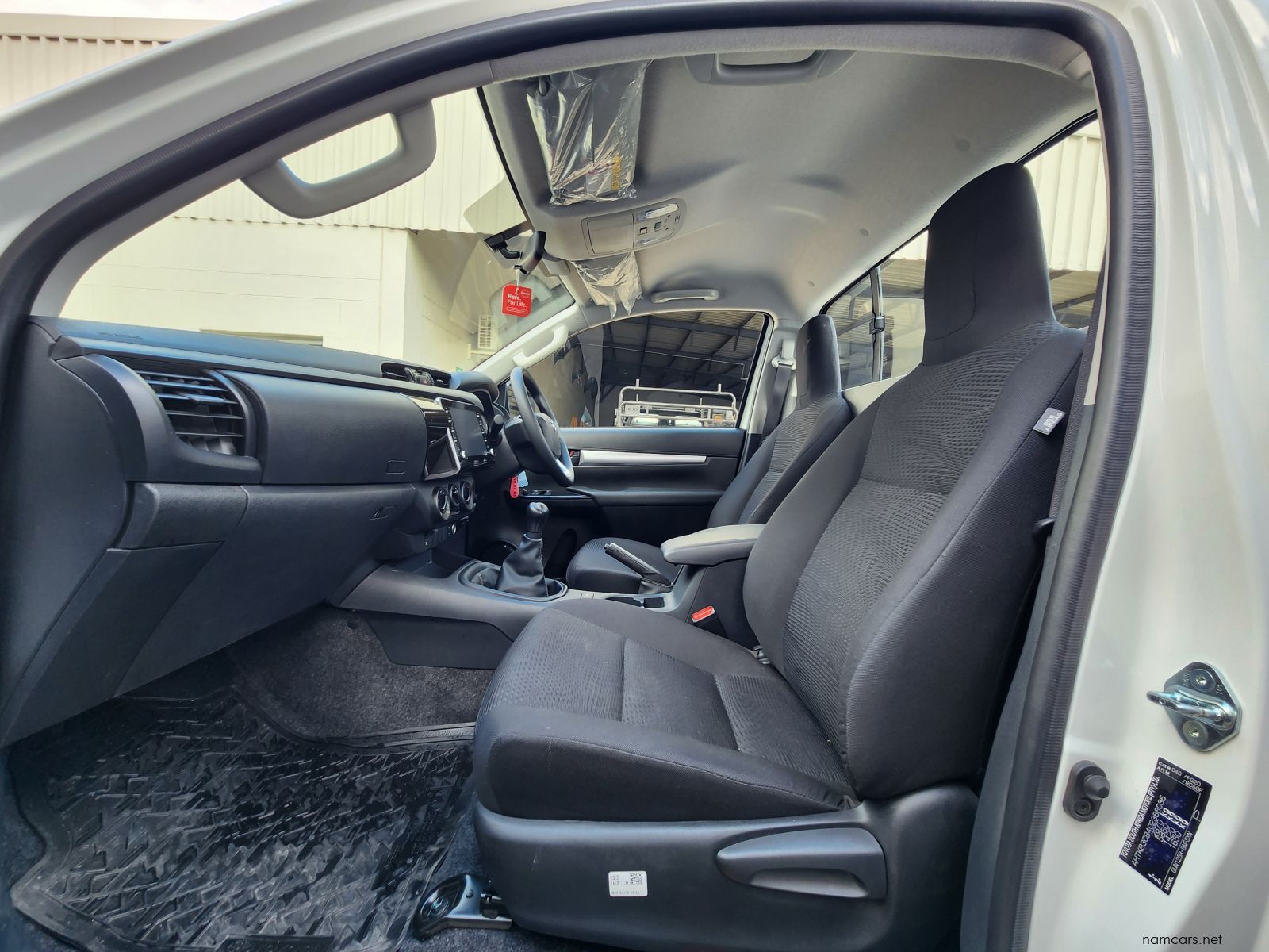 2026 Toyota Hilux SC 2.4GD6 4X4 Raider MT photo
