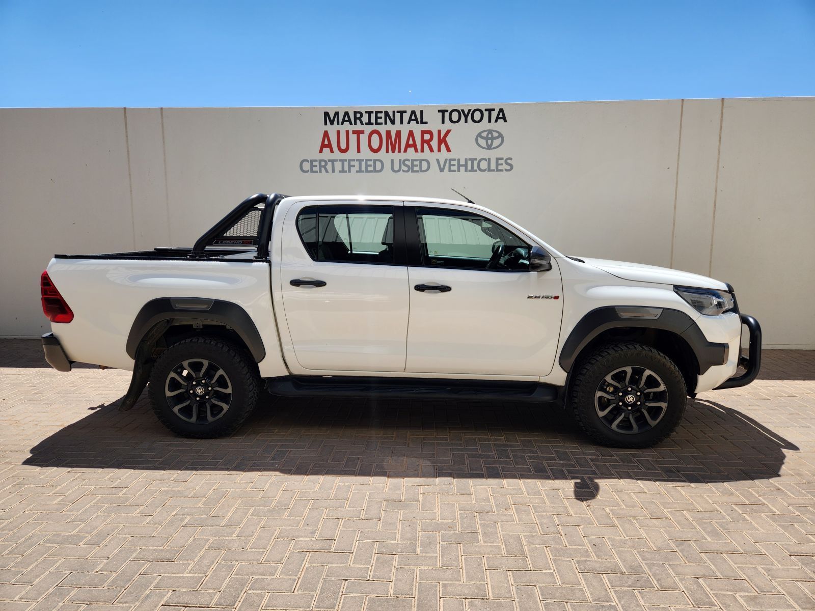 2022 Toyota Hilux DC 2.8GD6 4x4 Legend Automatic photo