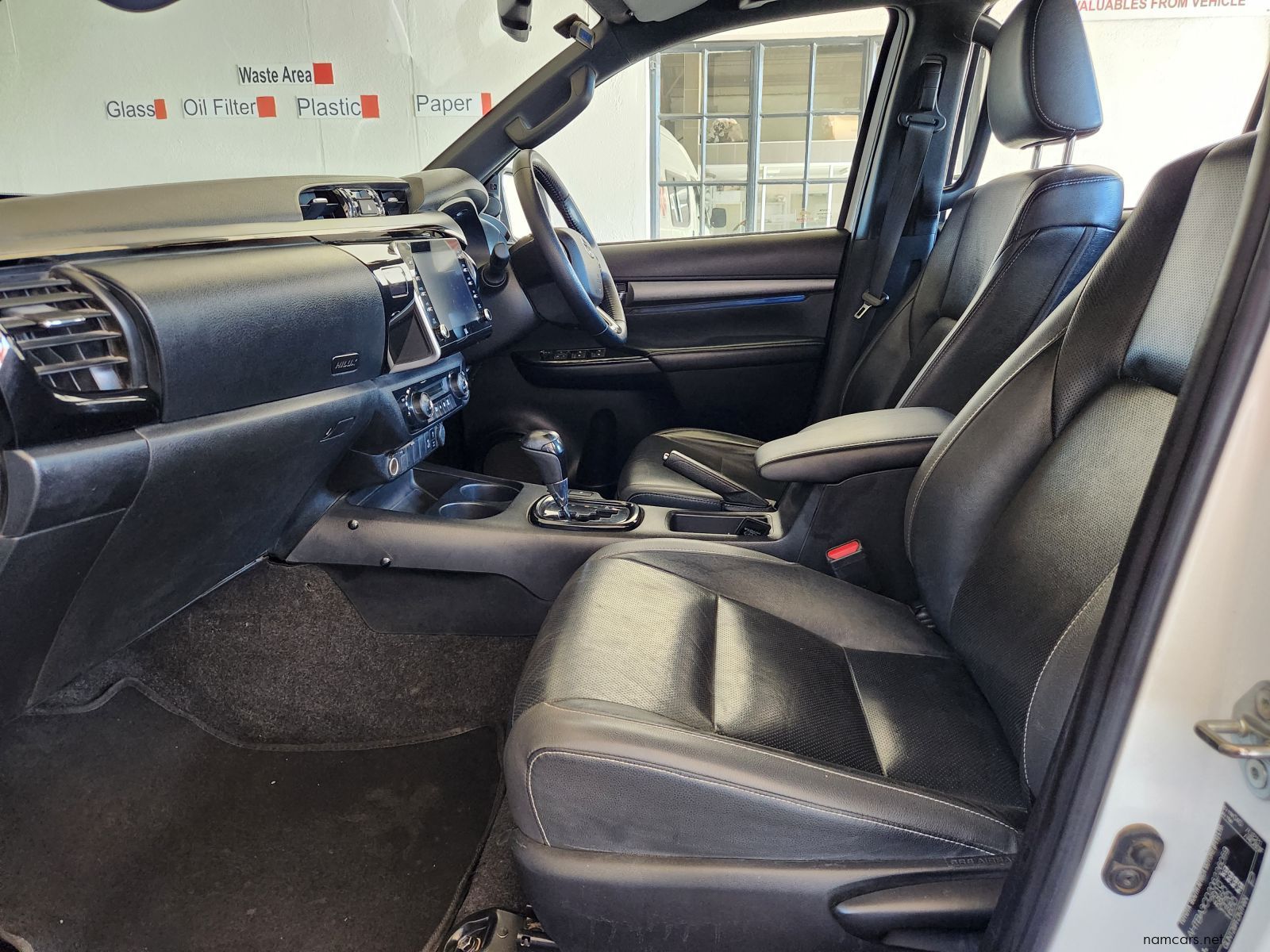 2022 Toyota Hilux DC 2.8GD6 4x4 Legend Automatic photo