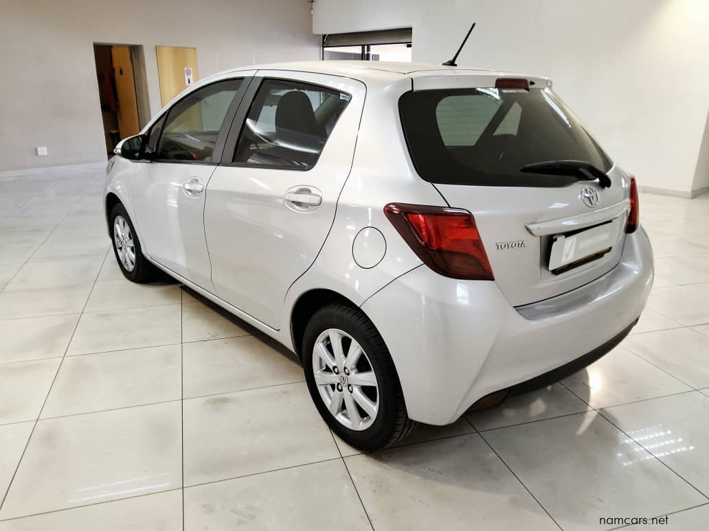 2016 Toyota Yaris 1.3 Xs 5dr photo