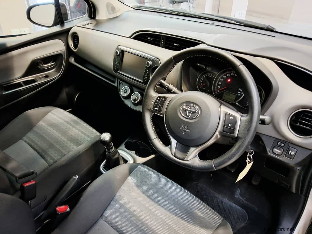 2016 Toyota Yaris 1.3 Xs 5dr photo