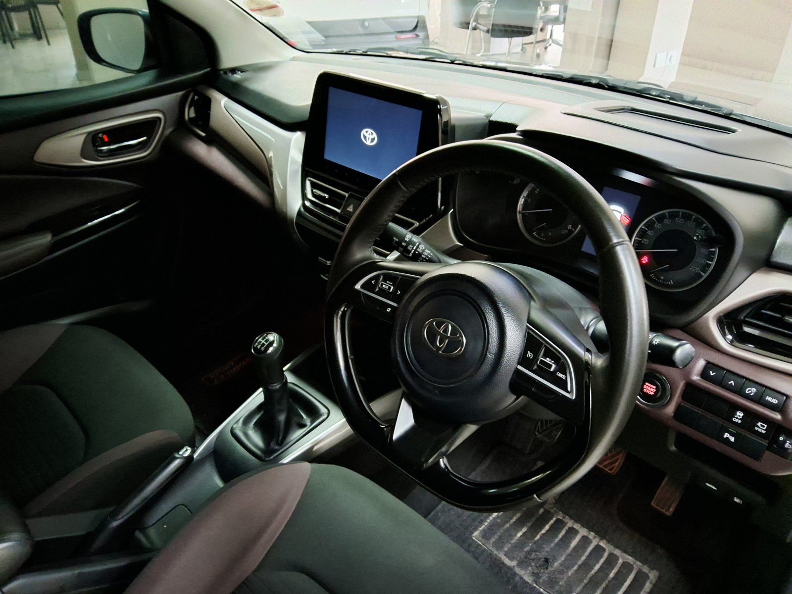 2025 Toyota STARLET CROSS 1.5 Xr photo