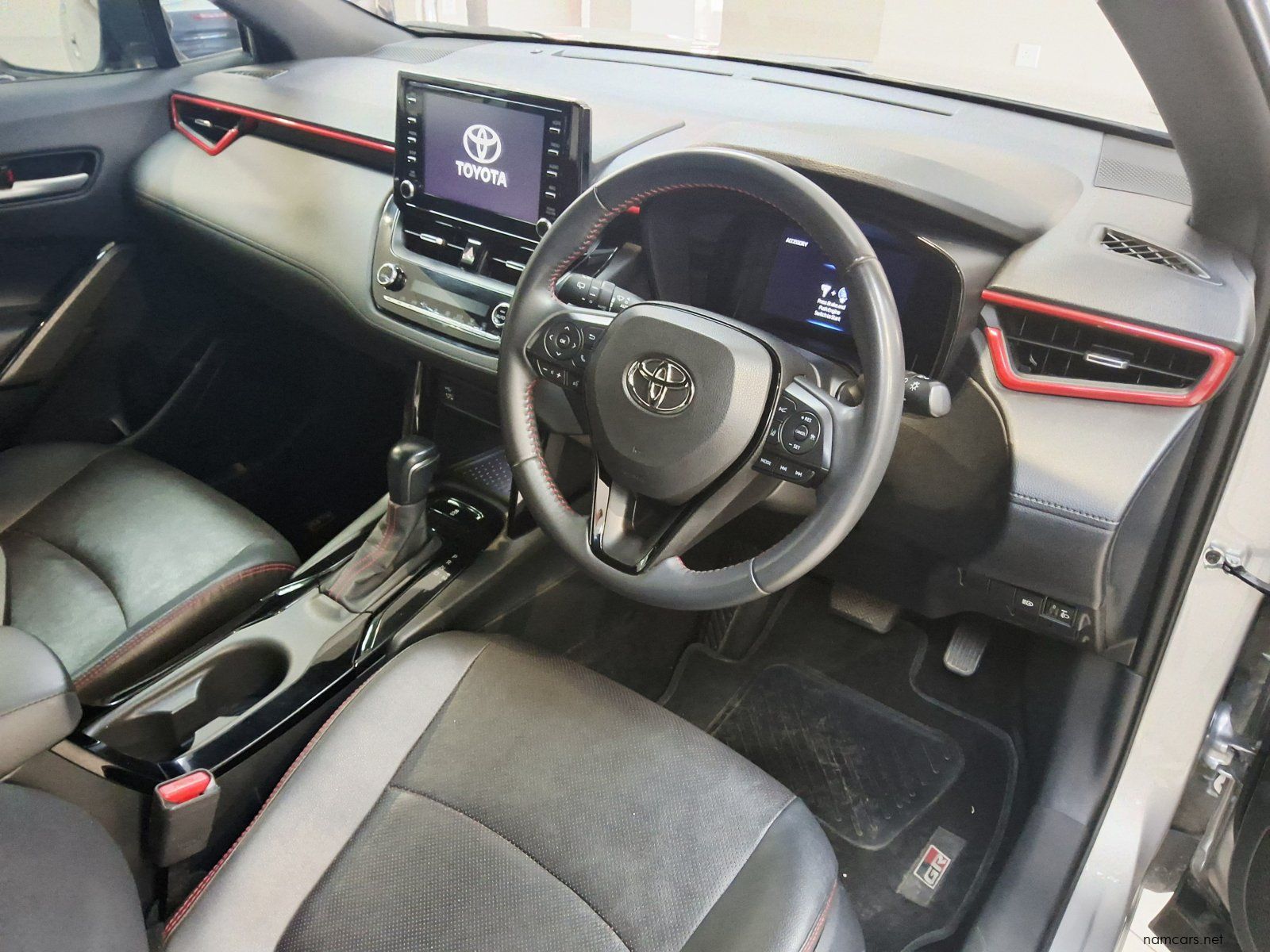 2023 Toyota COROLLA CROSS 1.8 GR-S photo