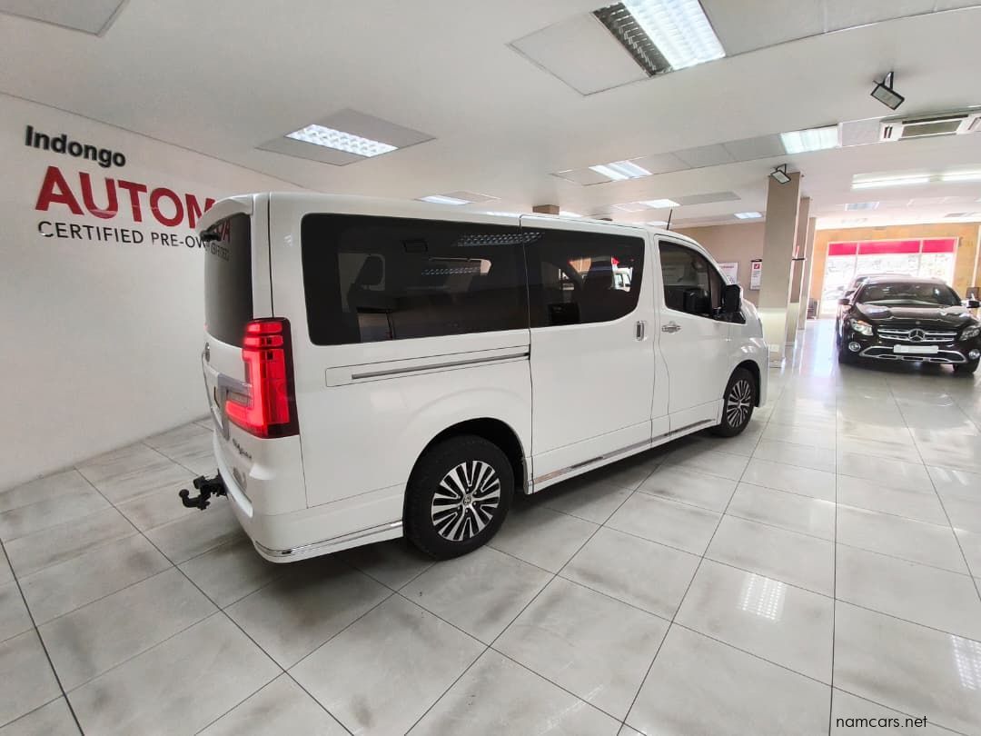 2021 Toyota Quantum 2.8 Vx 9 Seat photo