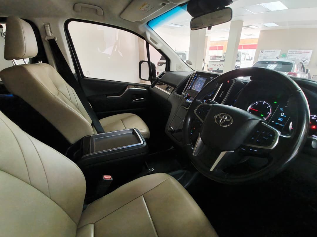 2021 Toyota Quantum 2.8 Vx 9 Seat photo