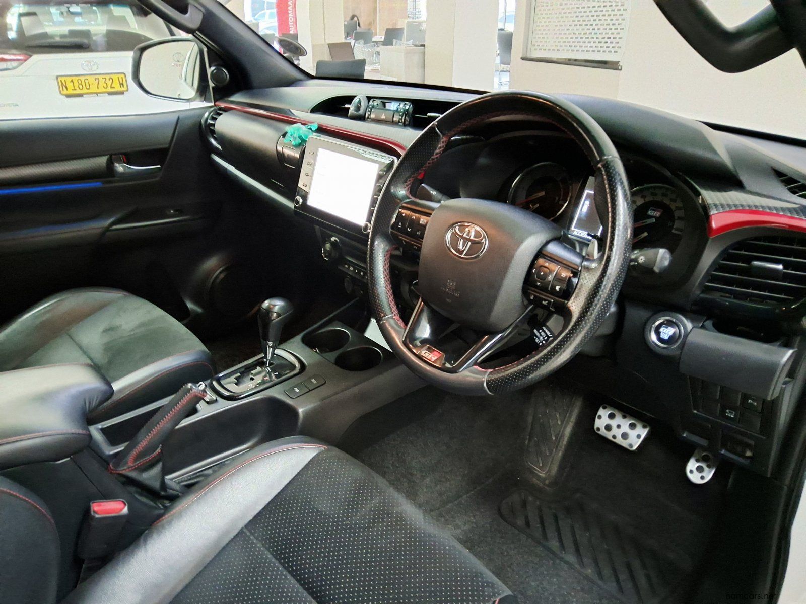 2022 Toyota Hilux 2.8 Gd6 GR-S 4x4 A/T P/U D/C photo