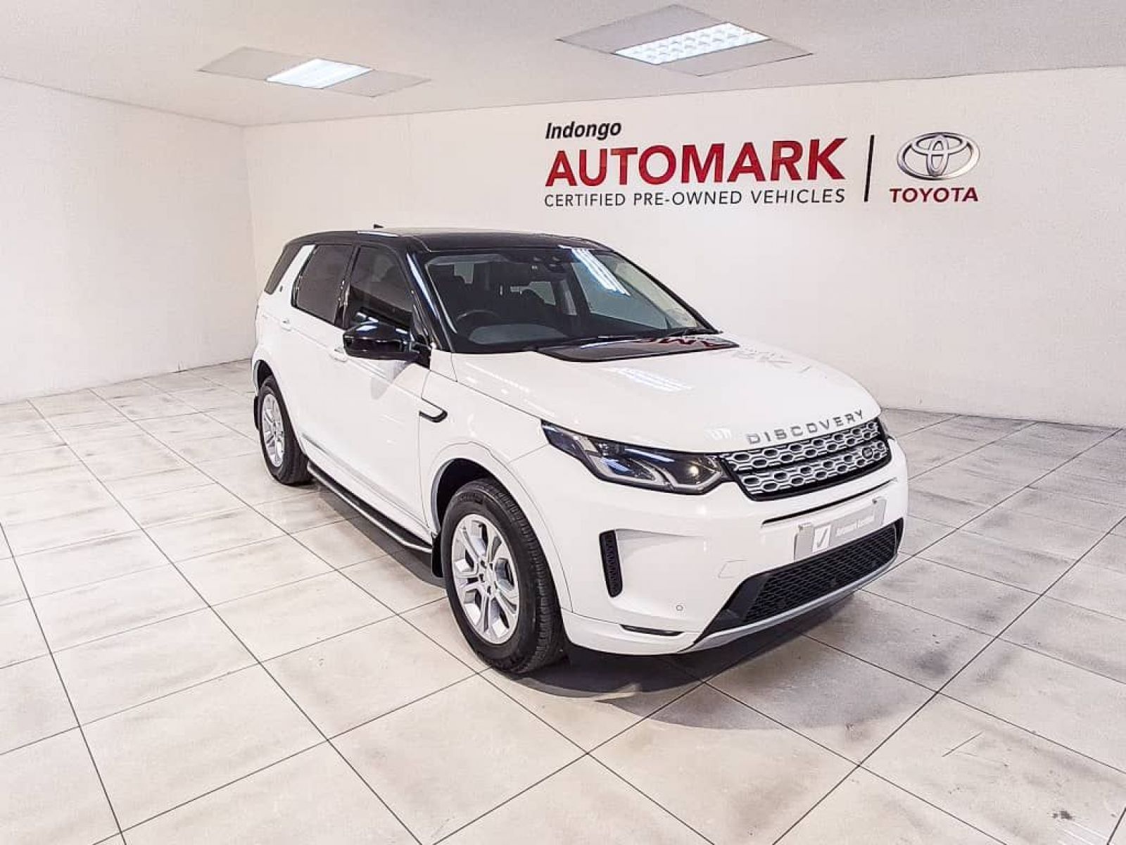 Land Rover Discovery Sport 2.0d S (d180) in Namibia