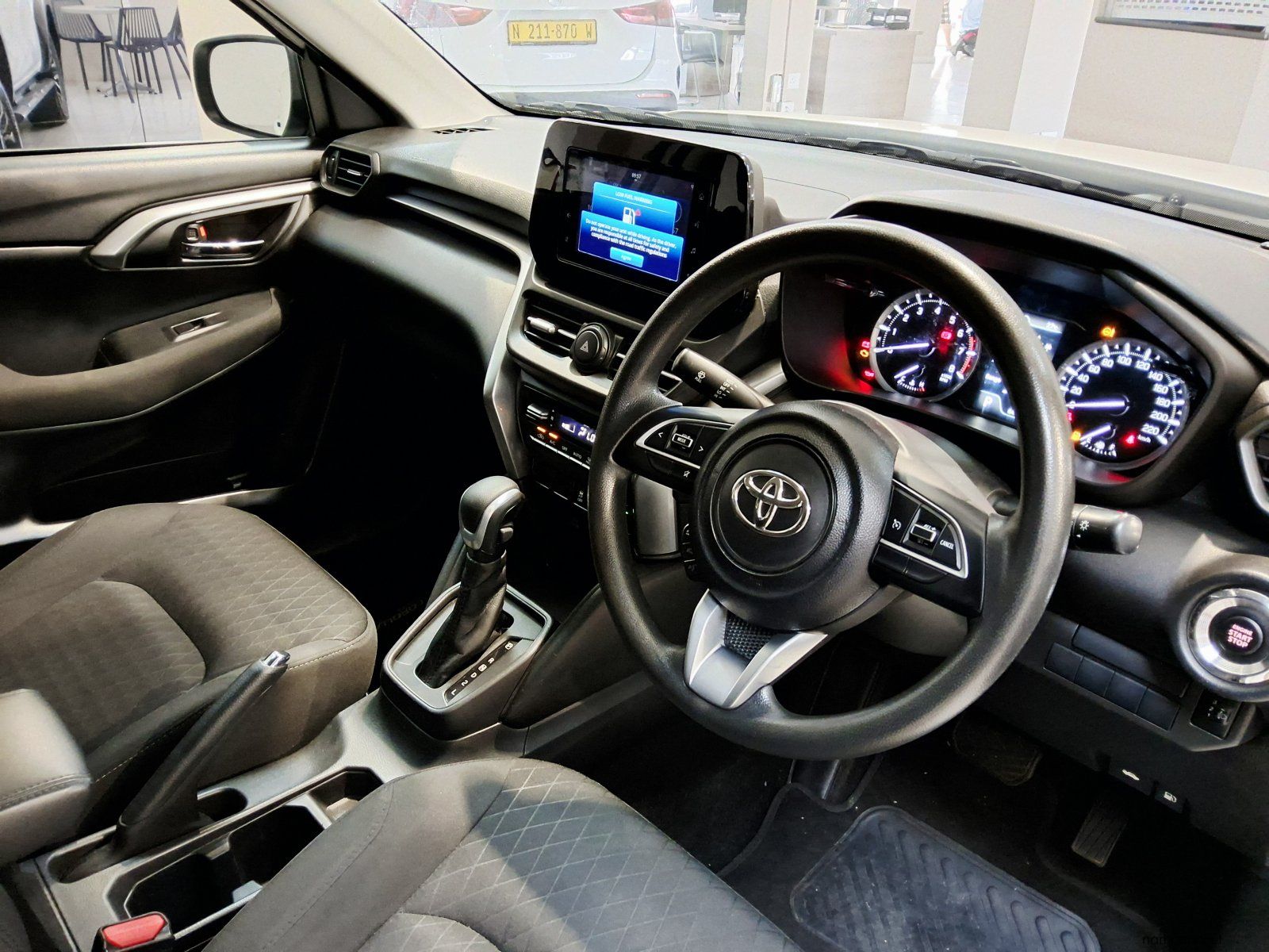 2024 Toyota URBAN CRUISER 1.5 XR A/T photo