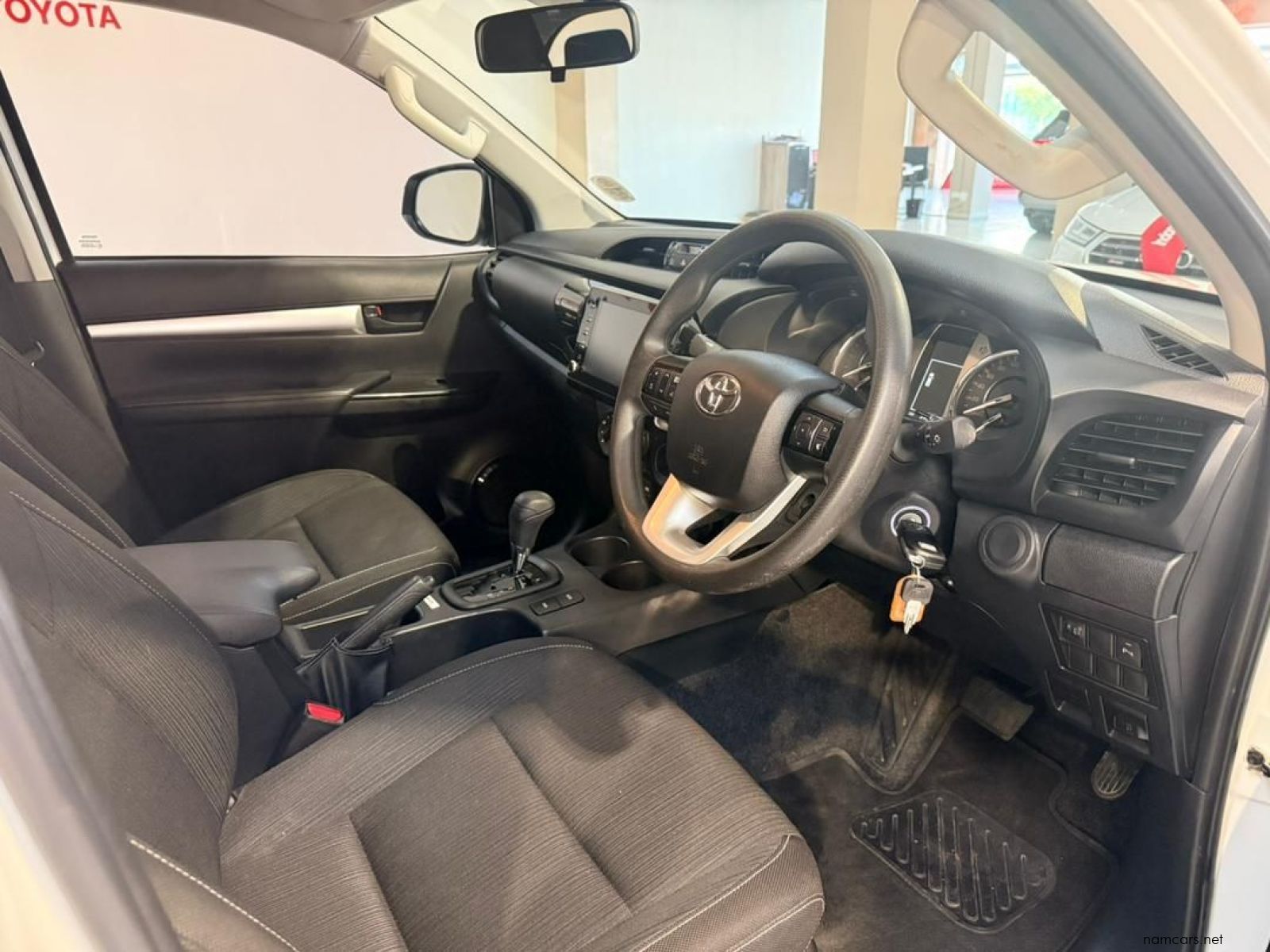 2024 Toyota Hilux 2.4 Gd-6 Rb Raider A/t P/u D/c photo