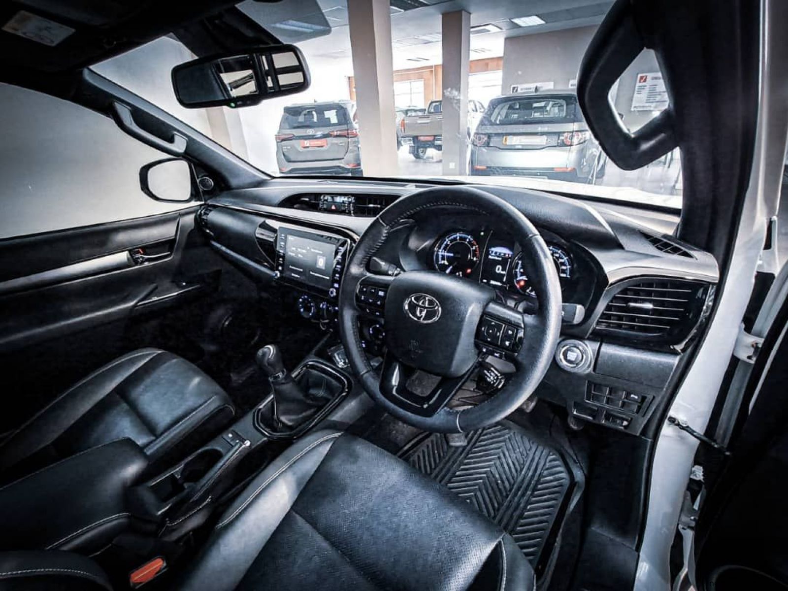 2024 Toyota Hilux 2.8 Gd-6 Rb Legend 4x4 P/u E/cab photo