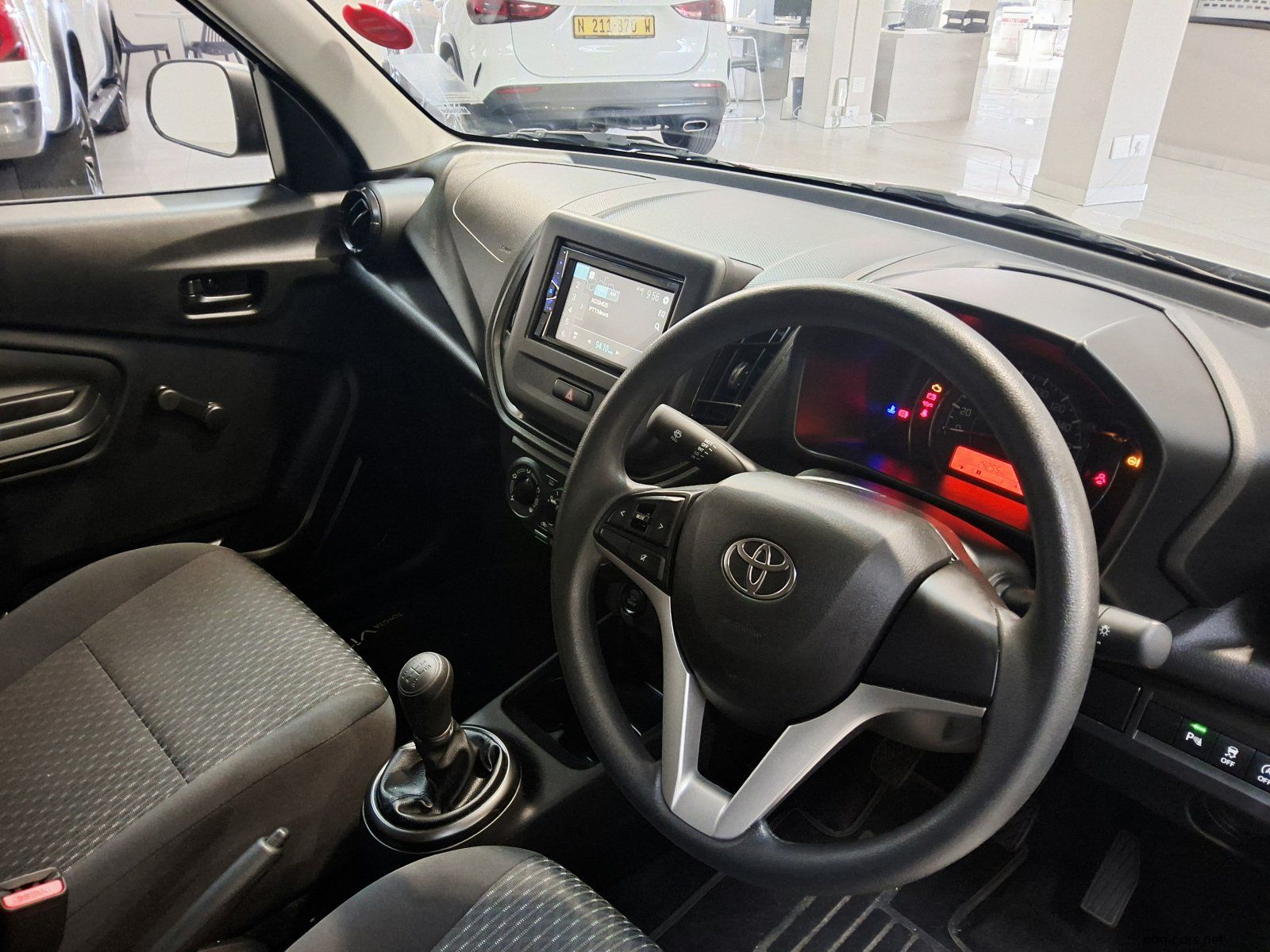 2025 Toyota VITZ 1.0 photo
