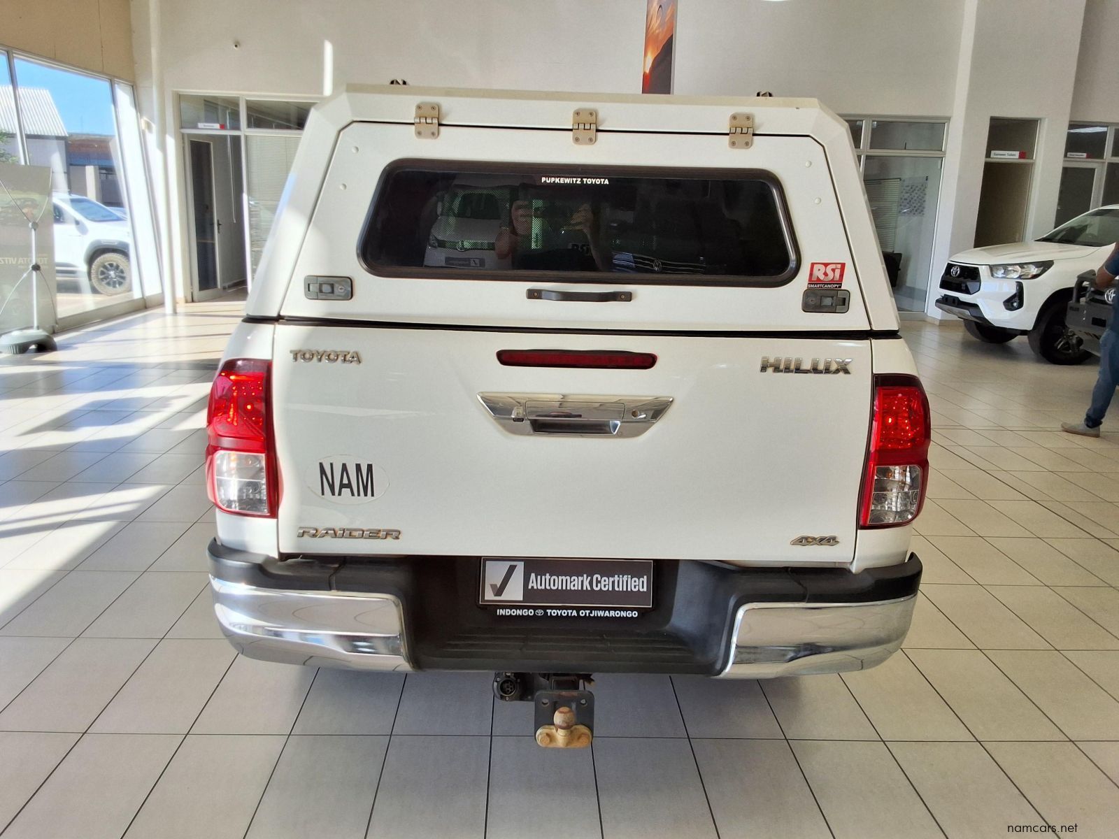 2018 Toyota Hilux Extra Cab 2.8GD6 4x4 Raider AT photo