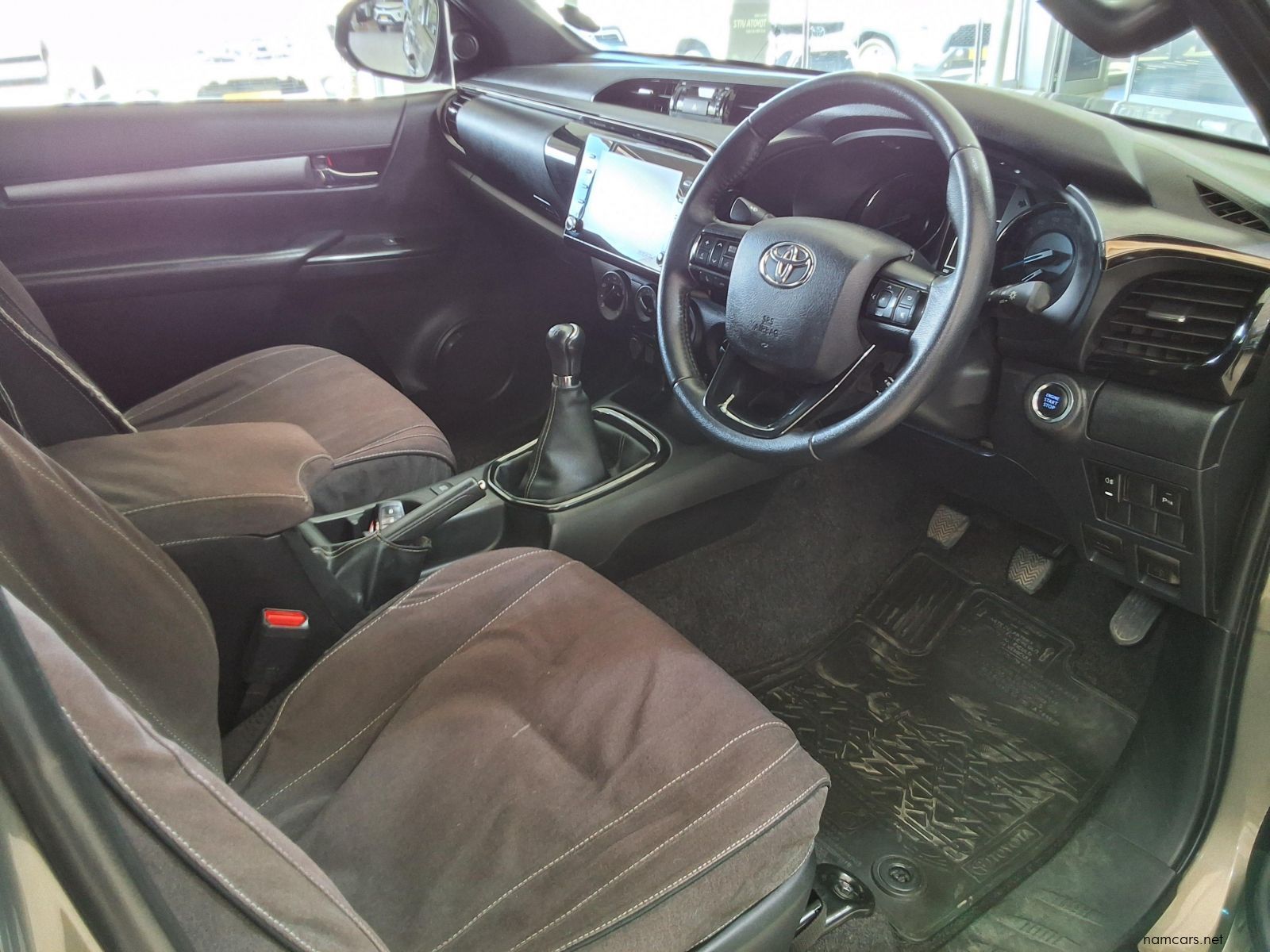 2021 Toyota Hilux Extra Cab XC 2.8GD6 4x4 Legend MT photo