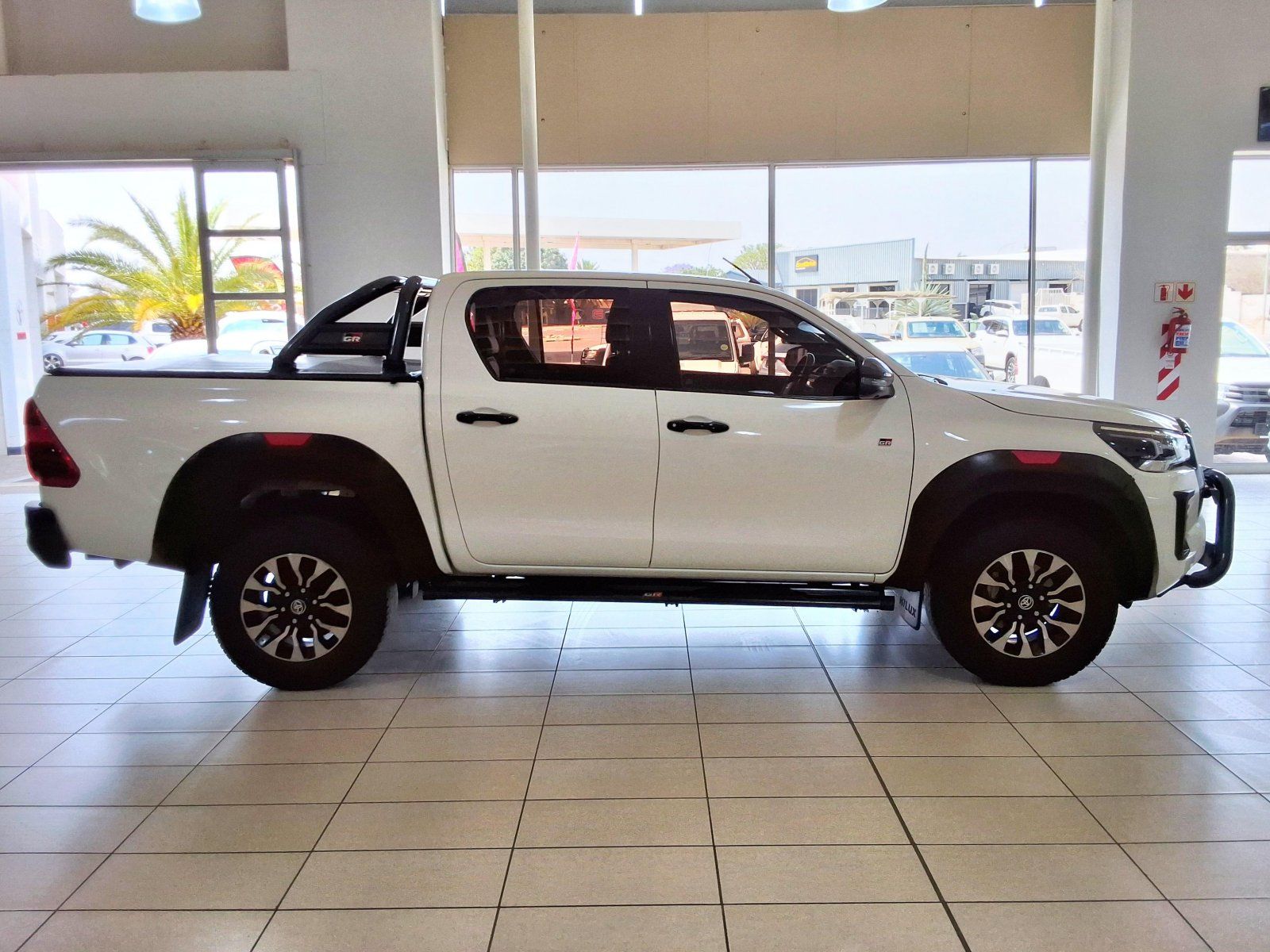 2022 Toyota Hilux Double Cab DC 2.8GD6 4X4 GR-S AT photo
