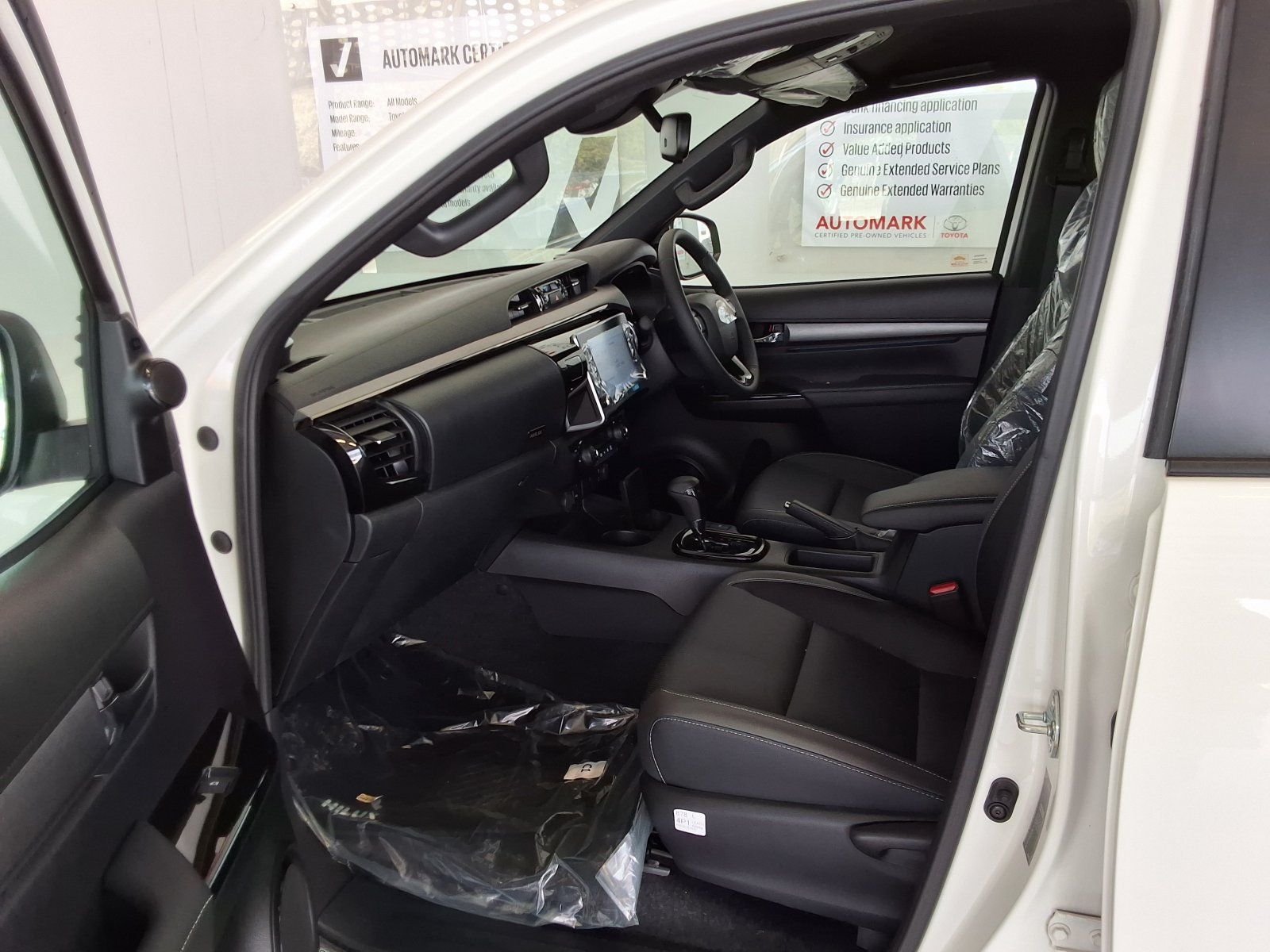 2026 Toyota Hilux Double Cab Hilux DC 2.8 RB LDRS AT MH photo