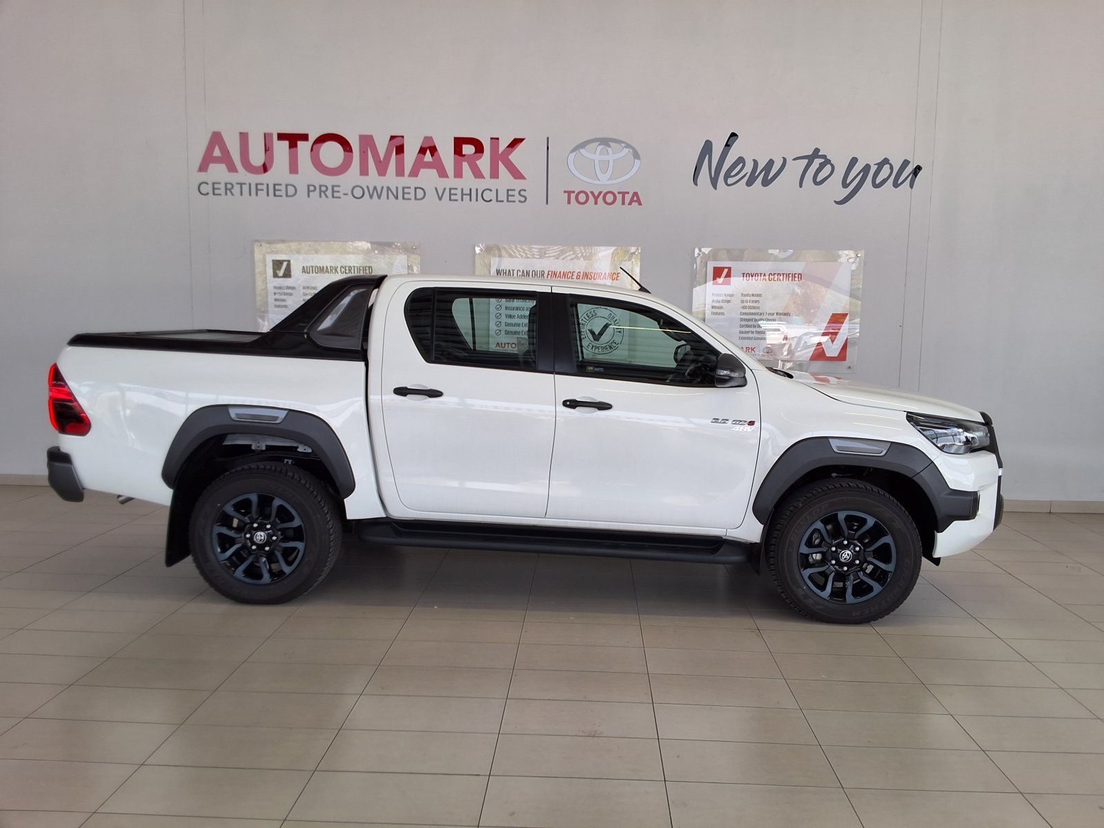 2026 Toyota Hilux Double Cab Hilux DC 2.8 RB LDRS AT MH photo