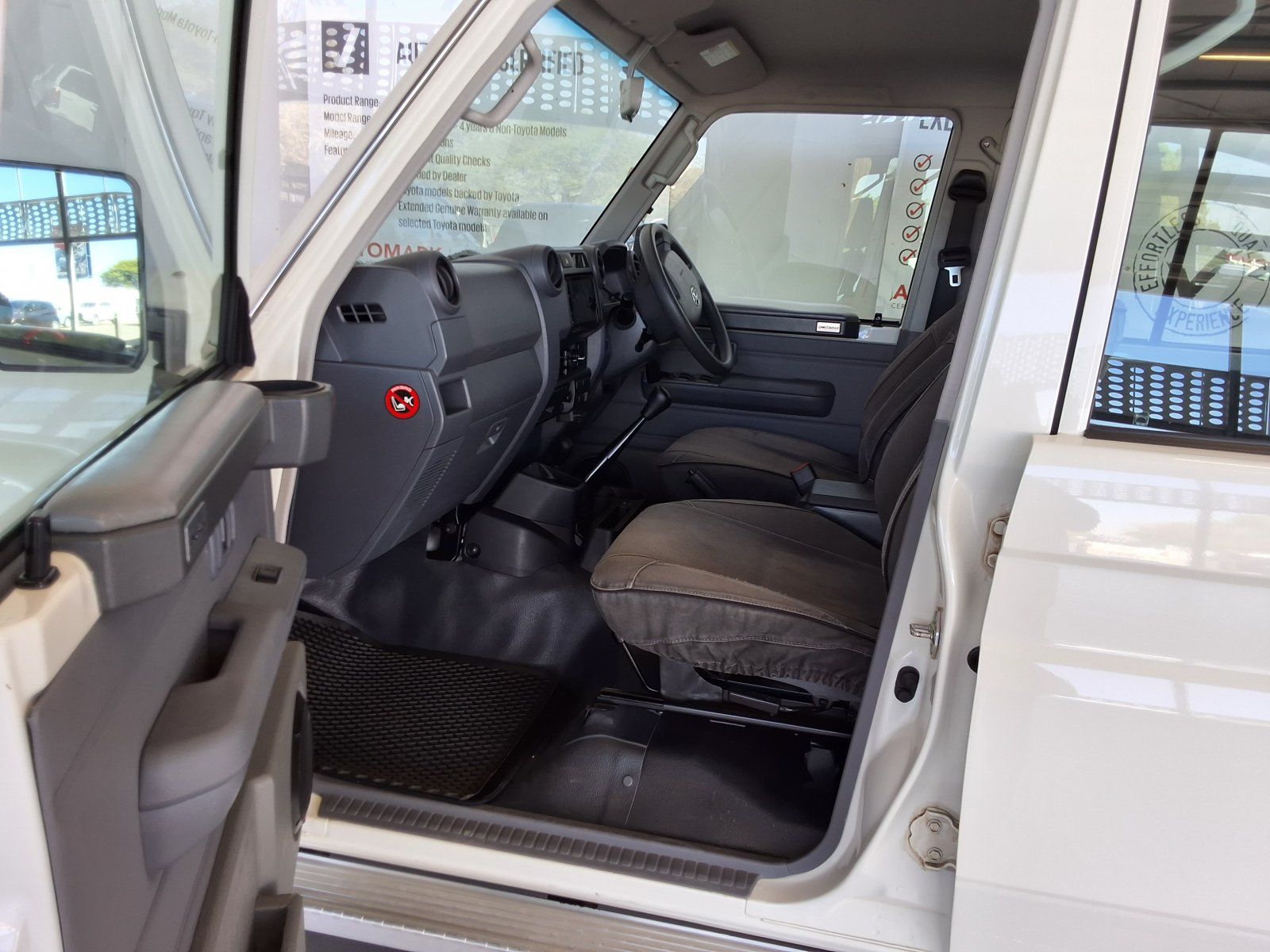 2021 Toyota Toyota Land Cruiser 79 DC 4.0 Petrol 4x4 MT photo