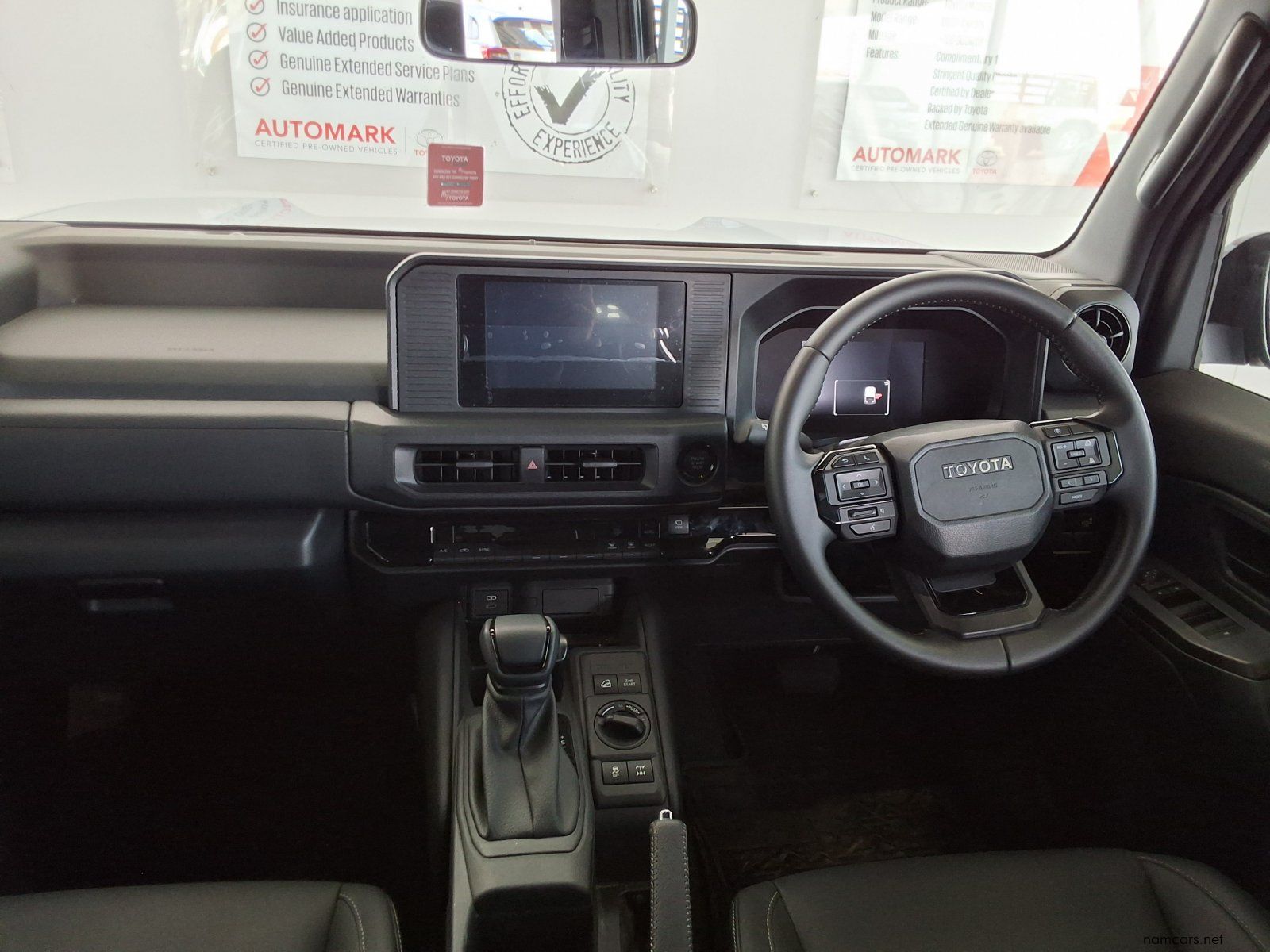 2026 Toyota Land Cruiser FJ Land Cruiser FJ 4X4 6AT VX photo