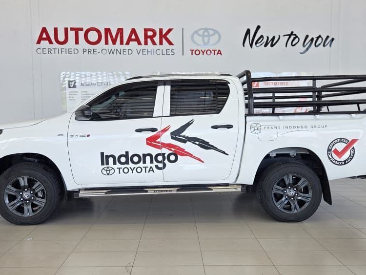 2025 Toyota Hilux SR photo