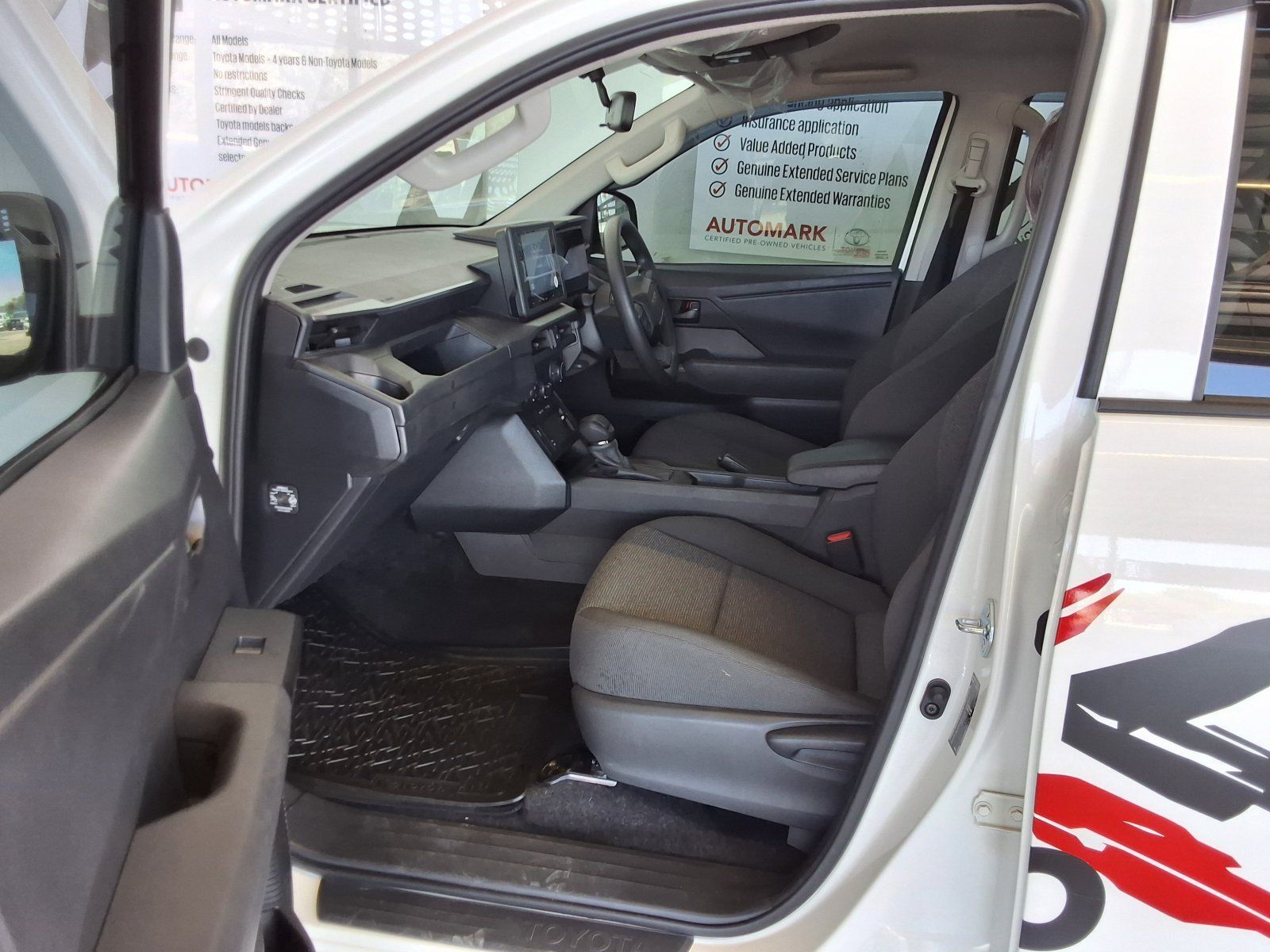 2026 Toyota Hilux Double Cab 2.8GD-6 4X4 SRX AT photo