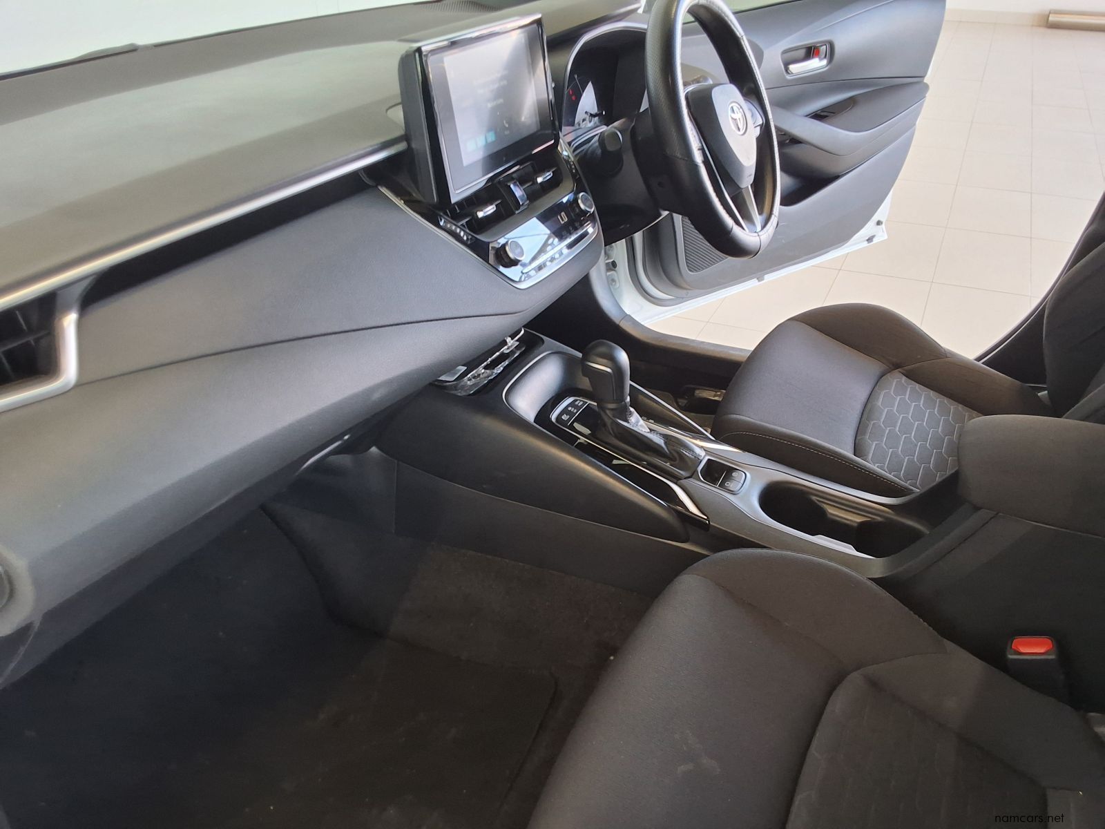 2024 Toyota COROLLA HB 1.8 XS HEV photo