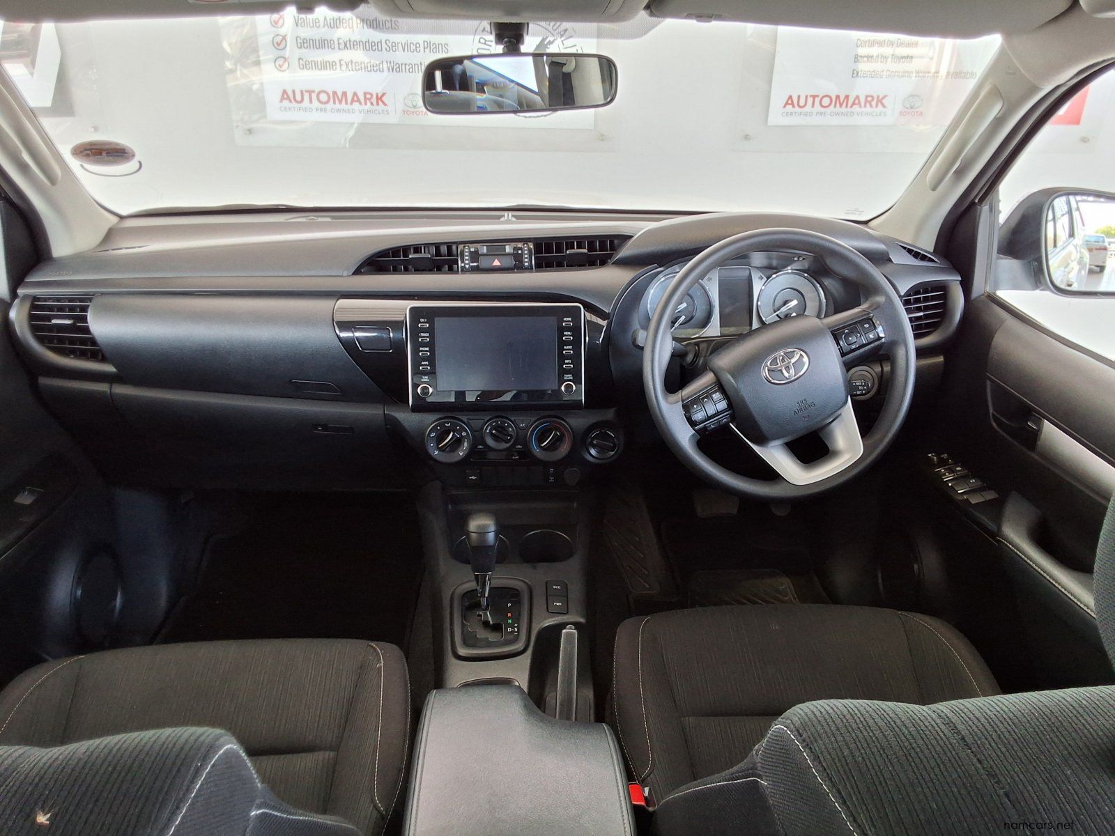 2025 Toyota Hilux Double Cab 2.4GD6 4X4 RAI AT photo