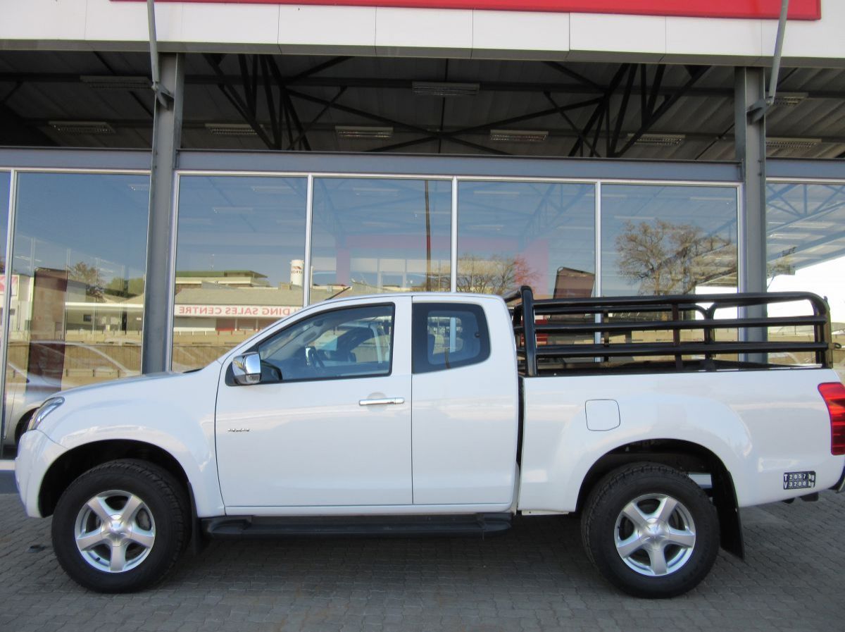 2015 Isuzu KB 300 D-Teq LX 4x4 Extended Cab pictures