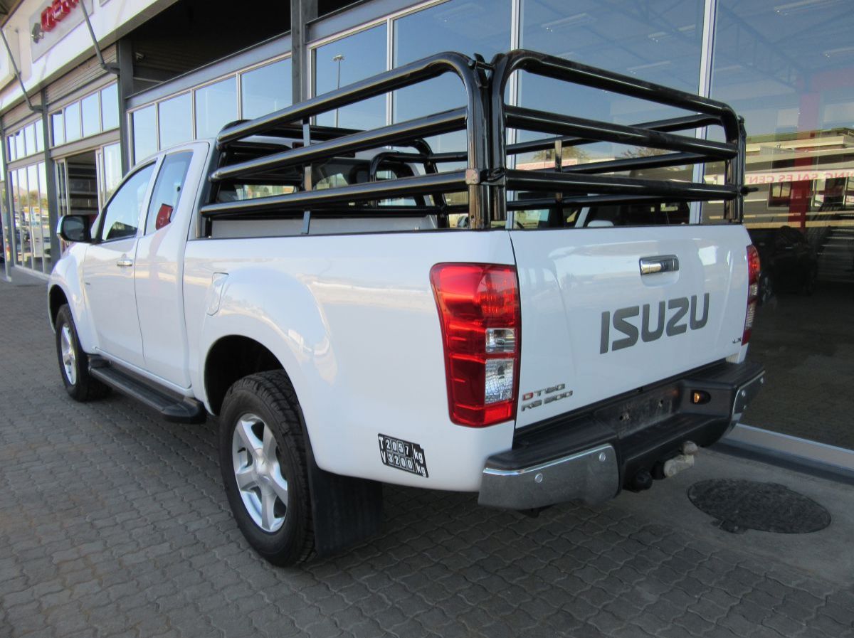 2015 Isuzu KB 300 D-Teq LX 4x4 Extended Cab pictures