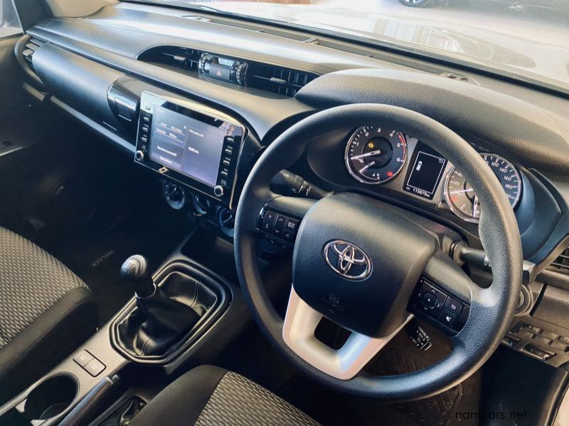2021 Toyota Hilux 2.4 RB D/C 2x4 pictures