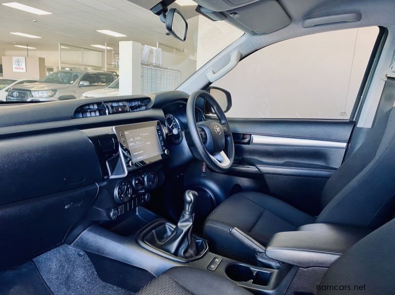 2021 Toyota Hilux 2.4 RB D/C 2x4 pictures