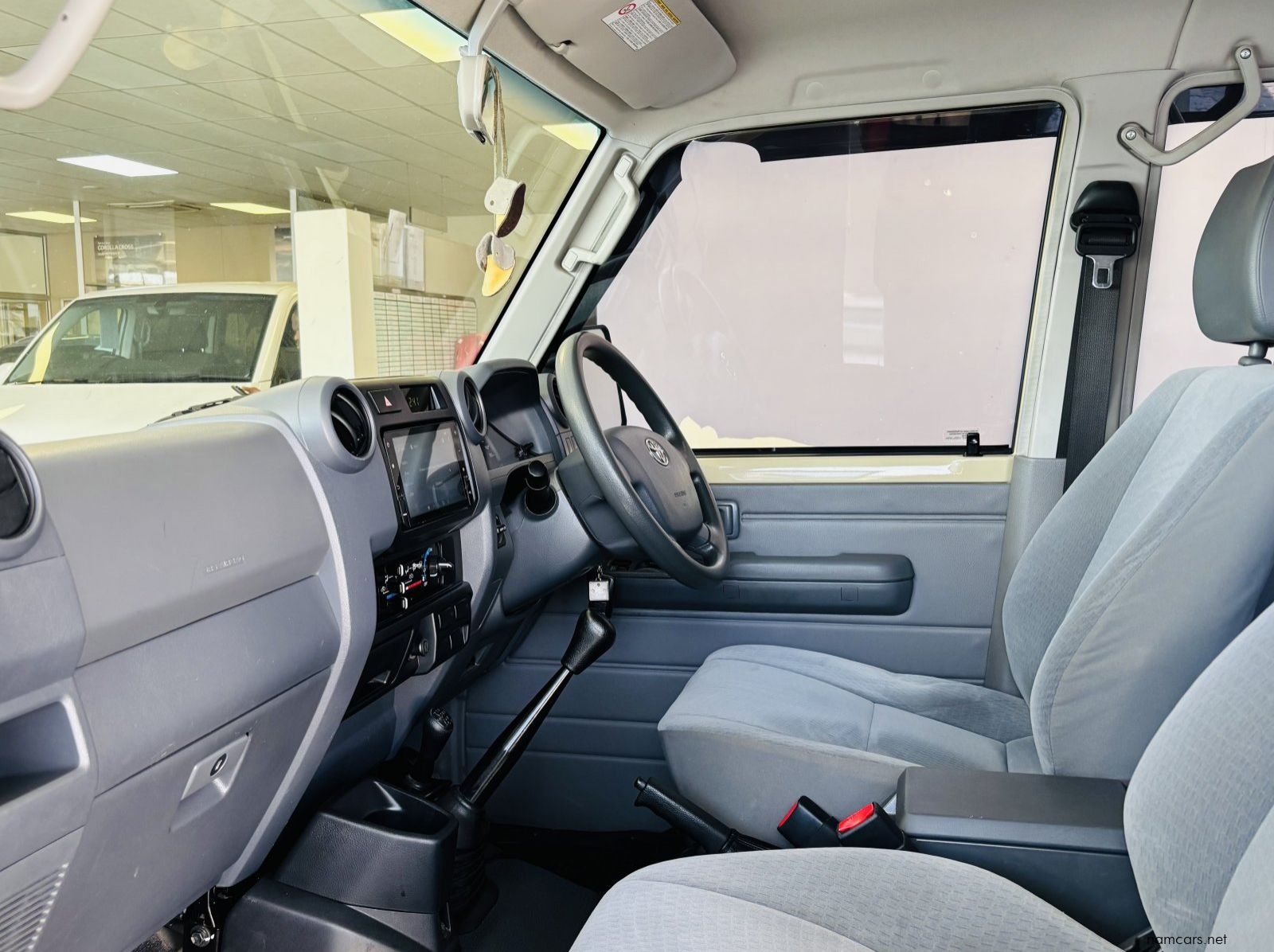 2022 Toyota Landcruiser 4.0 V6 D/C pictures