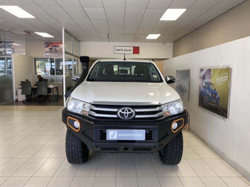 2017 Toyota Hilux D/C Raider 4.0 V6 4x4 AT pictures