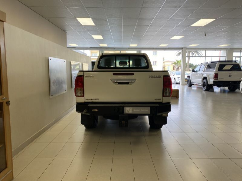 2017 Toyota Hilux D/C Raider 4.0 V6 4x4 AT pictures