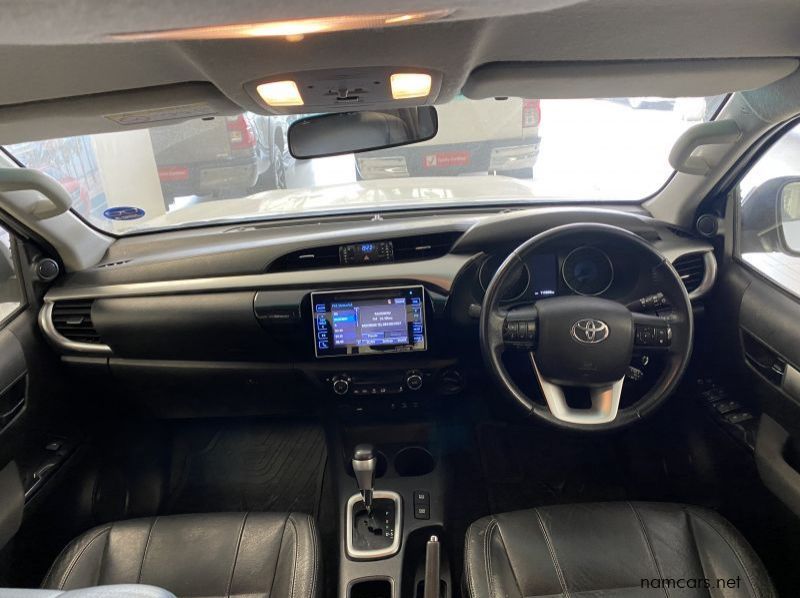 2017 Toyota Hilux D/C Raider 4.0 V6 4x4 AT pictures
