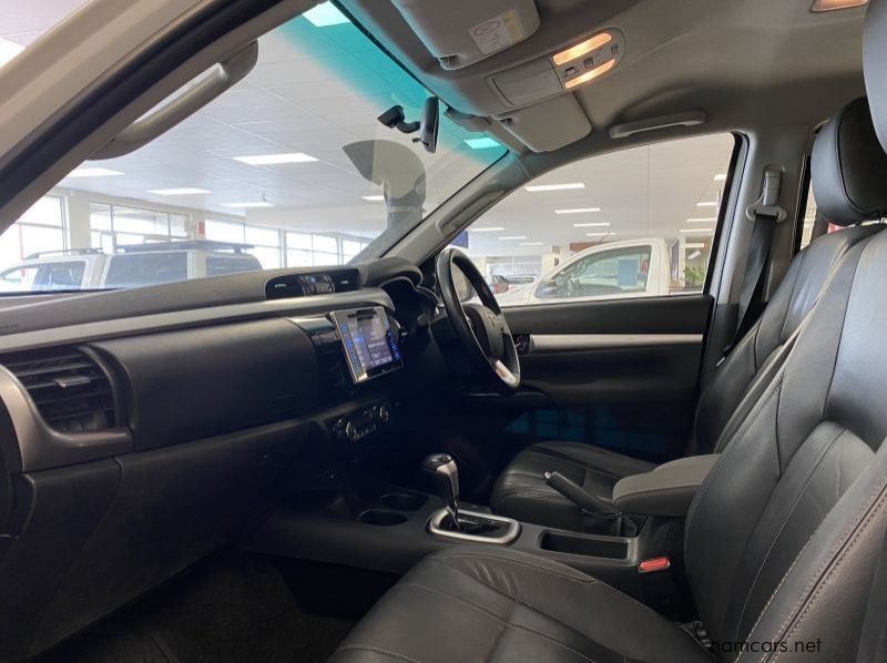 2017 Toyota Hilux D/C Raider 4.0 V6 4x4 AT pictures