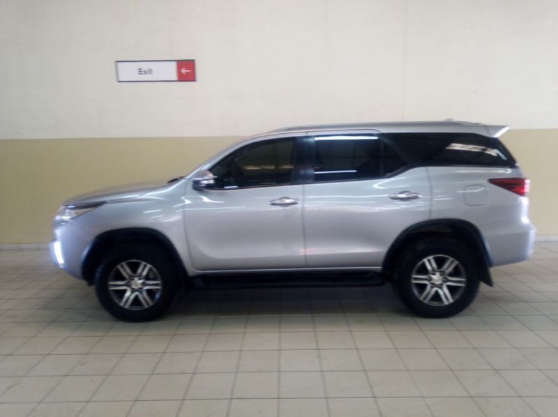 2016 Toyota Fortuner 2.4 GD-6 2X4 RB AT pictures
