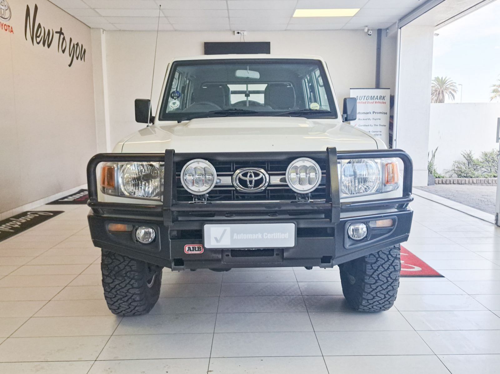 2021 Toyota Land Cruiser 79 DC 4.0 Petrol 4x4 MT pictures