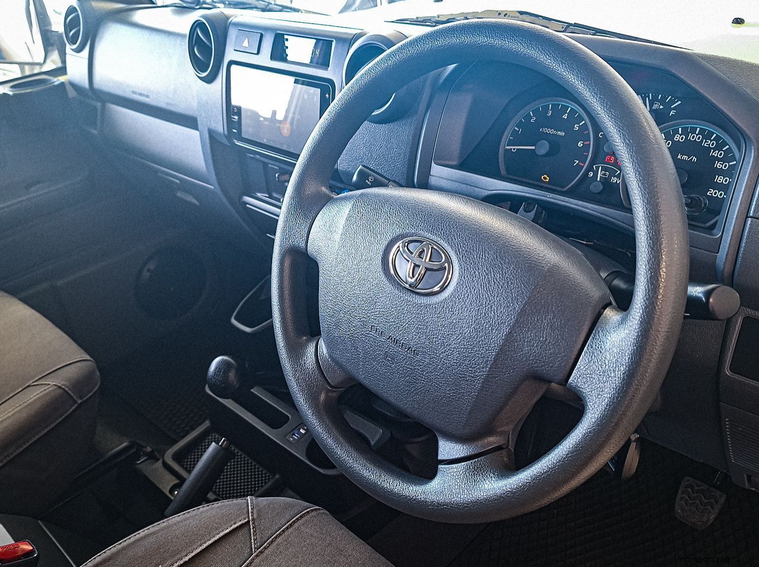 2021 Toyota Land Cruiser 79 DC 4.0 Petrol 4x4 MT pictures