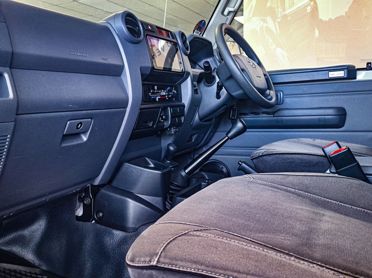 2021 Toyota Land Cruiser 79 DC 4.0 Petrol 4x4 MT pictures