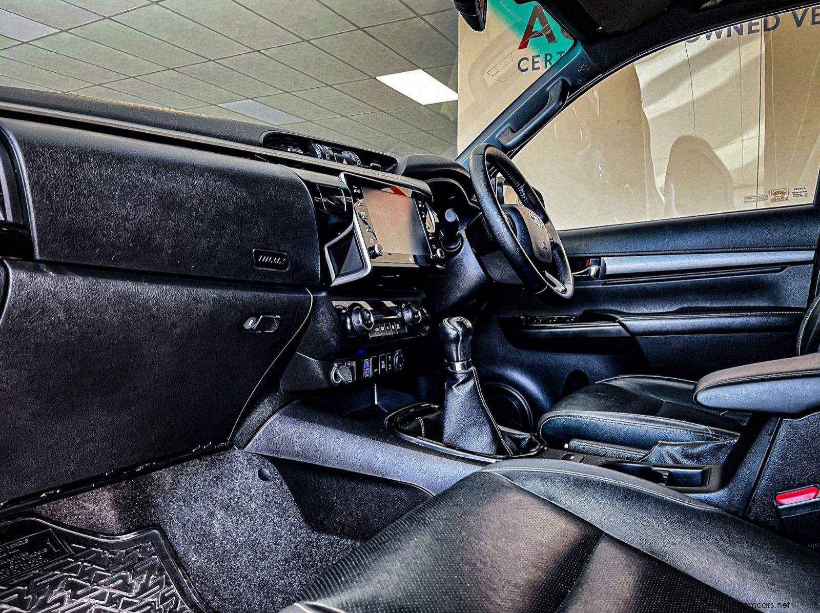 2022 Toyota Hilux 2.8 LGD RS 4x4 MT pictures
