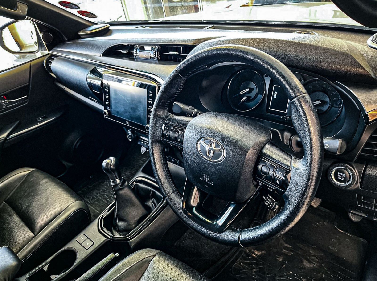 2022 Toyota Hilux 2.8 LGD RS 4x4 MT pictures