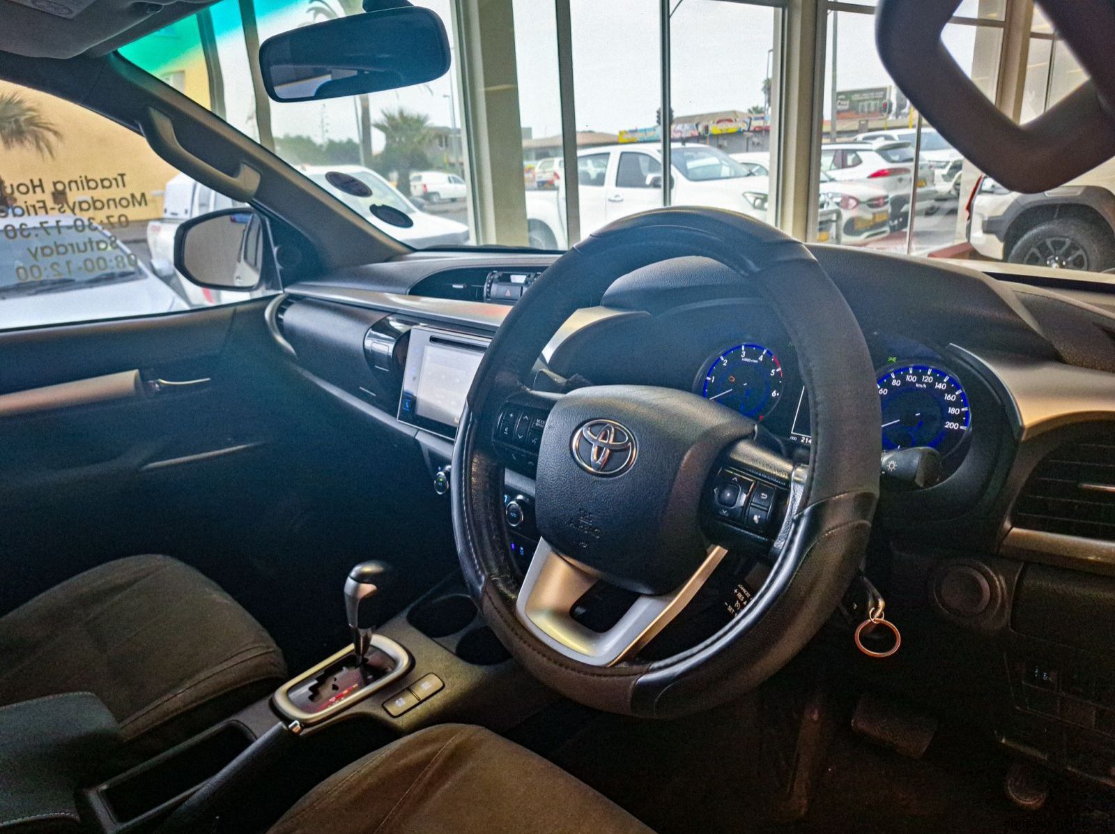 2017 Toyota Hilux Raider 2.8 DC 4x4 AT pictures