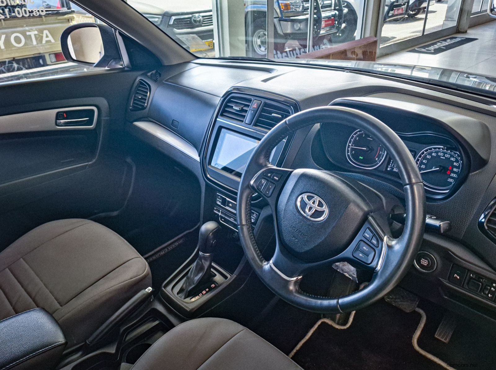 2022 Toyota Urban Cruiser 1.5 XR AT pictures