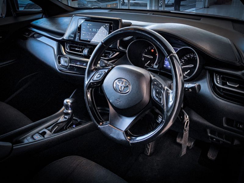 2017 Toyota C-HR 1.2T Plus CVT pictures