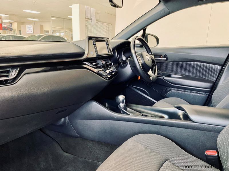 2017 Toyota C-HR 1.2T Plus CVT pictures