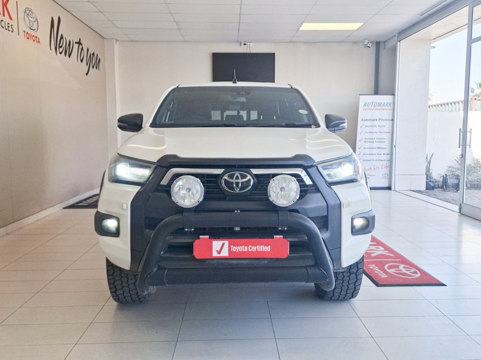 2024 Toyota Hilux 2.8 LGD 4x4 AT pictures