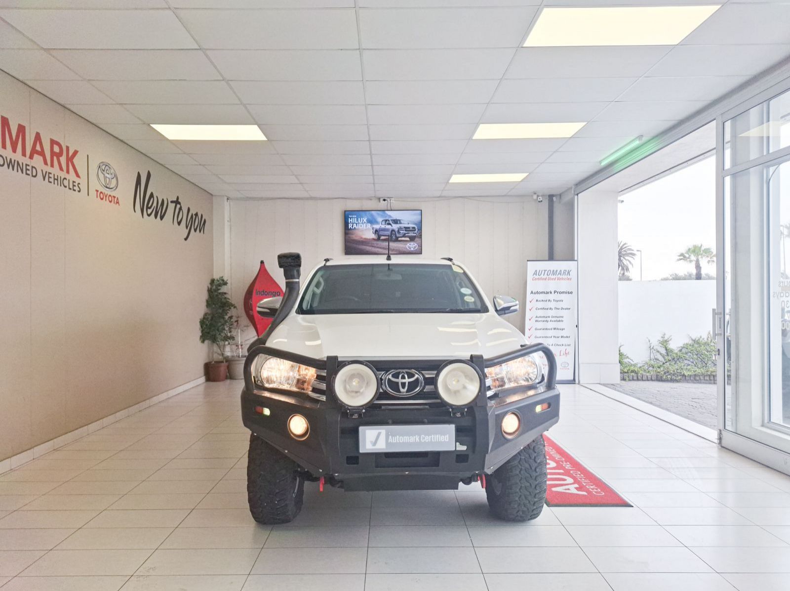 2017 Toyota Hilux Raider 2.8 DC 4x4 AT pictures